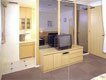 Зал с кухней и душем в одноместных люкс-палатах